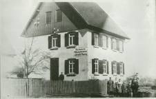 Vater und Sohn erweitern den Betrieb